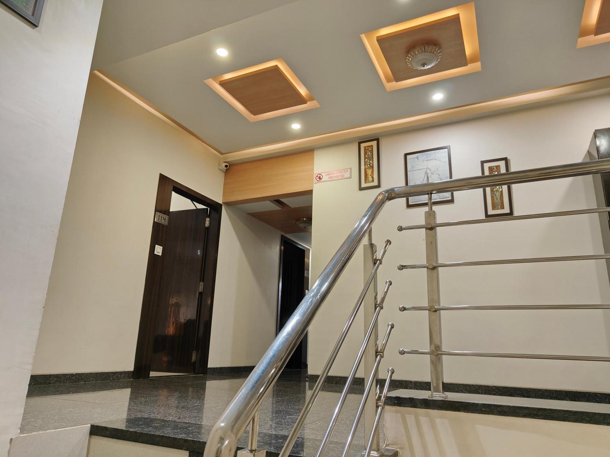 Hotel Sahyog & Rooms Surat Bagian luar foto