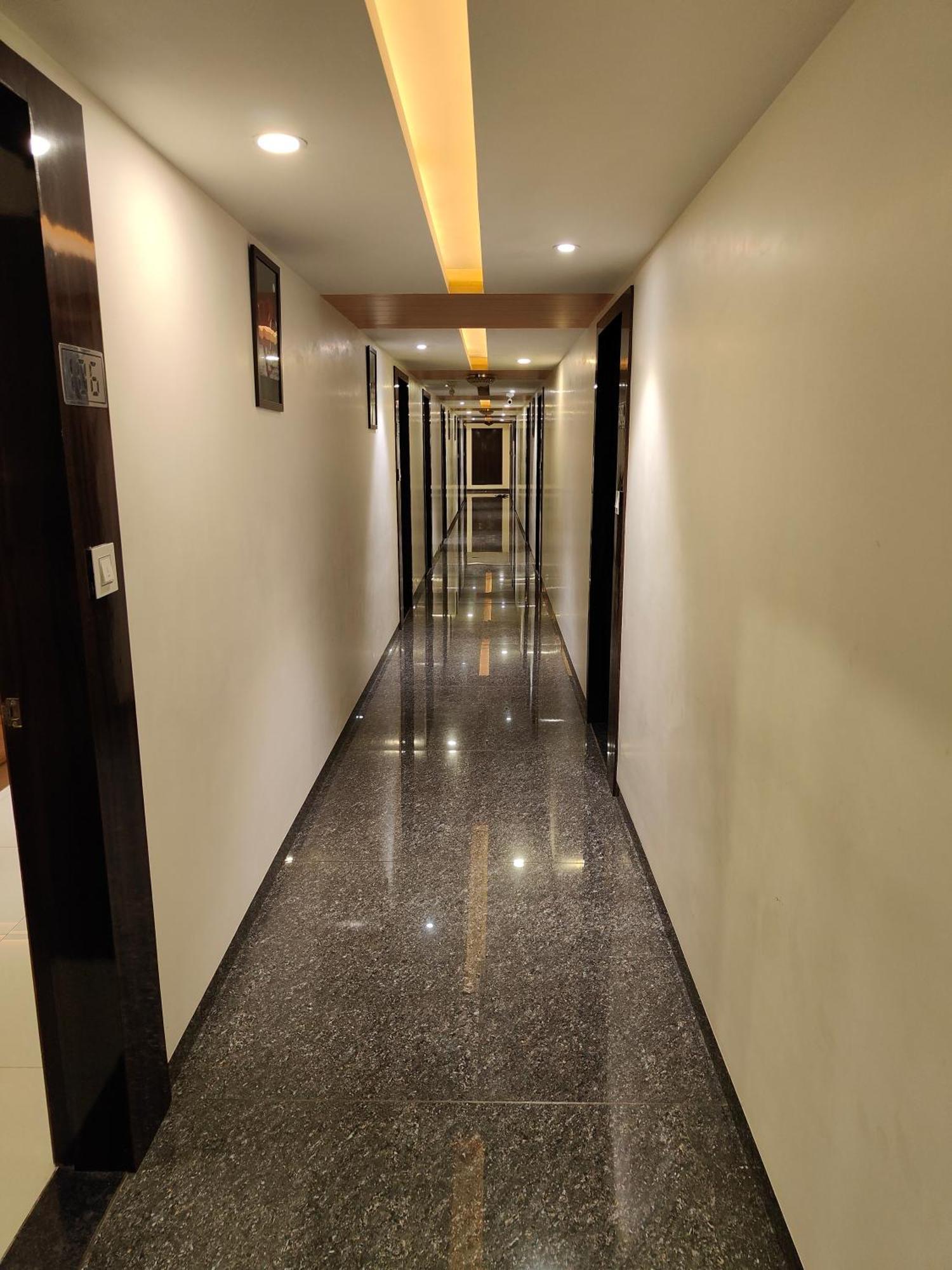 Hotel Sahyog & Rooms Surat Bagian luar foto