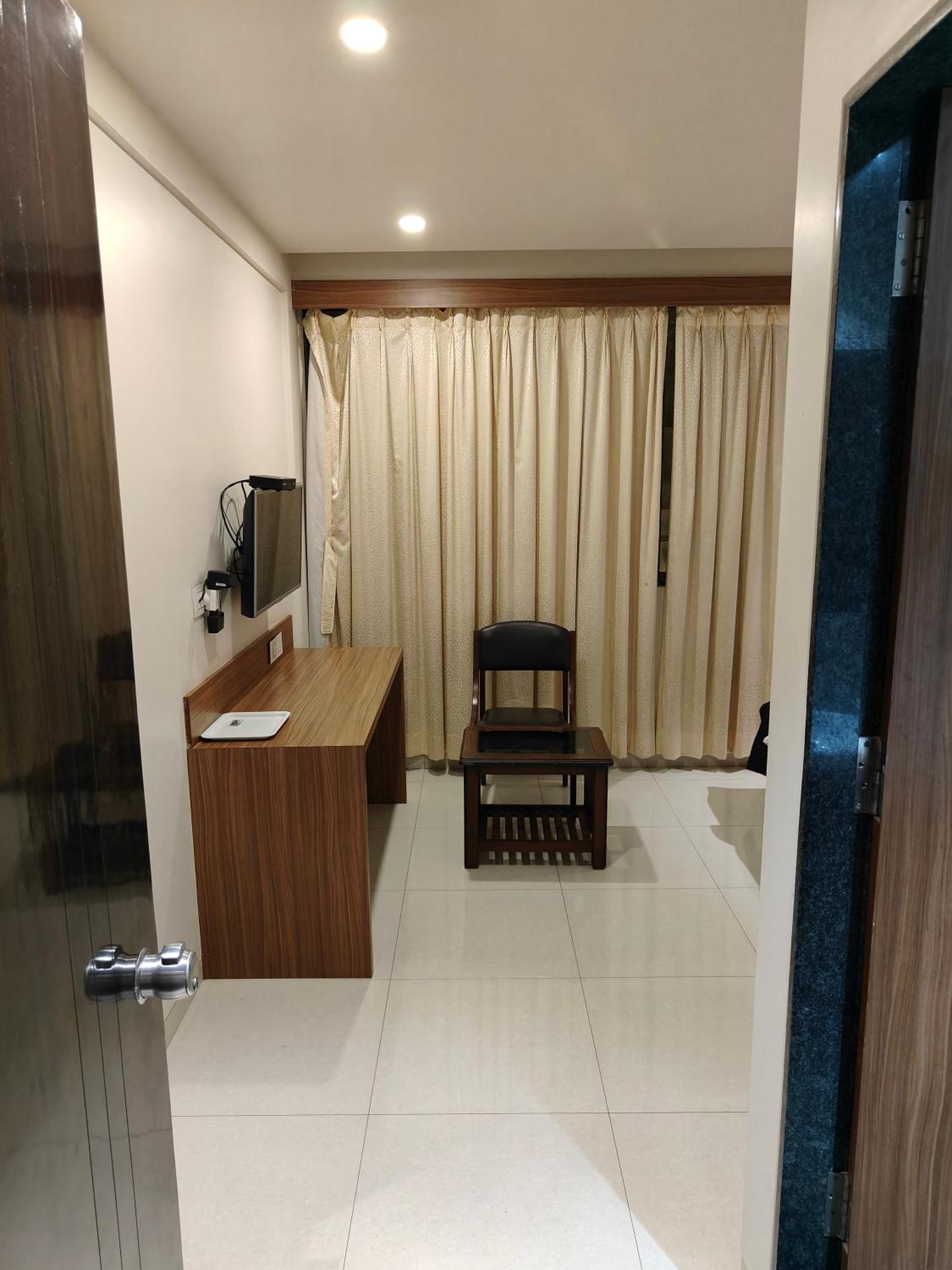 Hotel Sahyog & Rooms Surat Bagian luar foto
