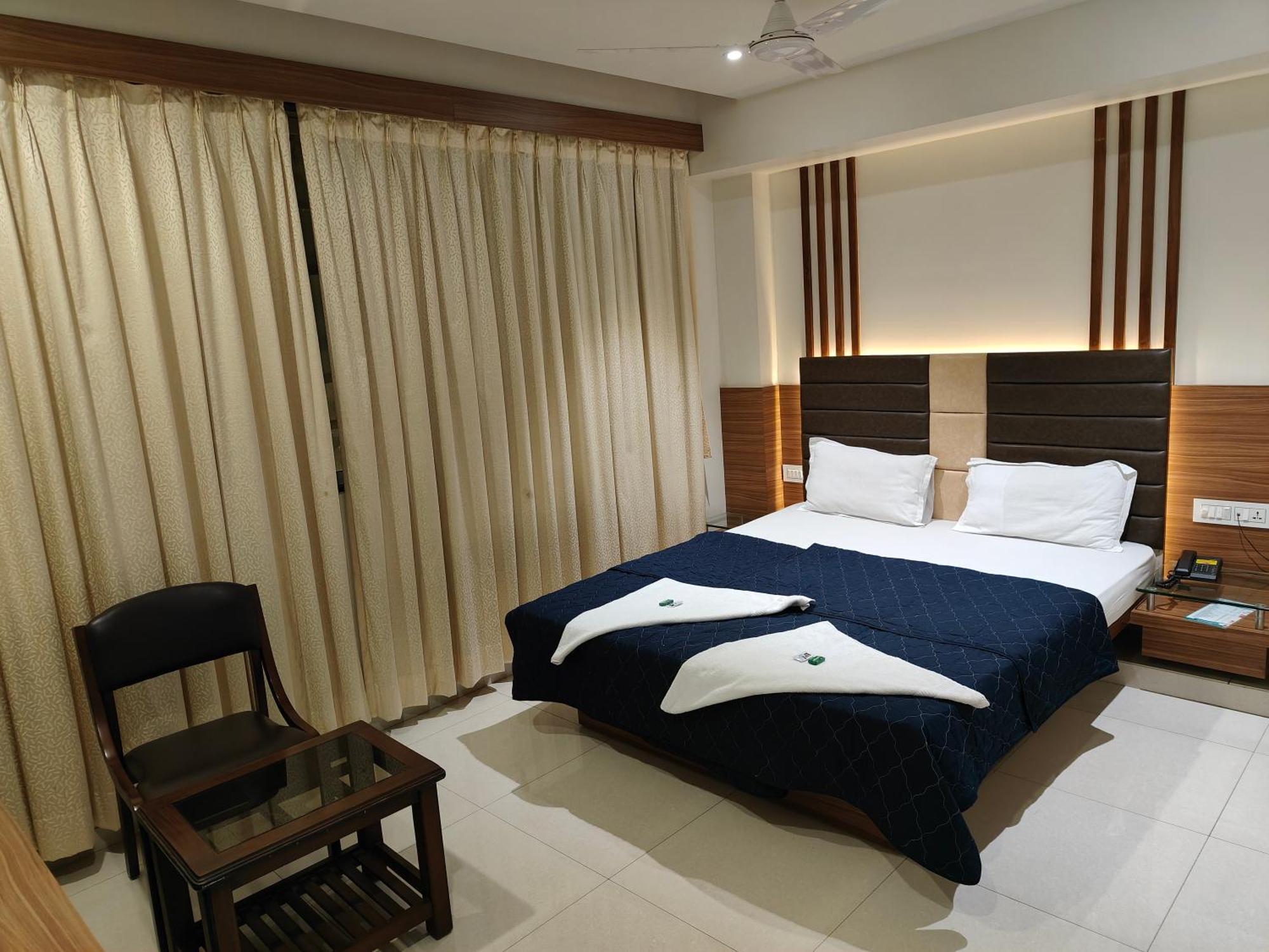 Hotel Sahyog & Rooms Surat Bagian luar foto