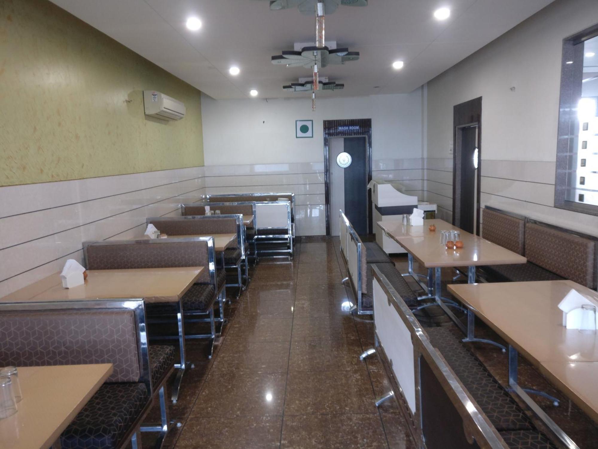 Hotel Sahyog & Rooms Surat Bagian luar foto